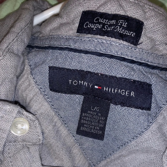Size L Tommy Hilfiger Long Sleeve Button Down - Picture 3 of 4